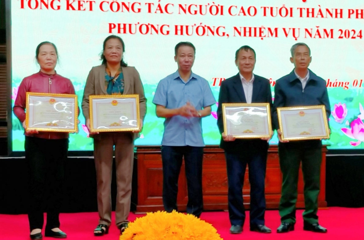 Đẩy mạnh công tác phát huy vai trò người cao tuổi