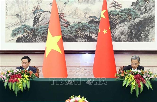 Chủ tịch Quốc hội Vương Đình Huệ hội đàm với Ủy viên trưởng Nhân đại toàn quốc Trung Quốc Triệu Lạc Tế