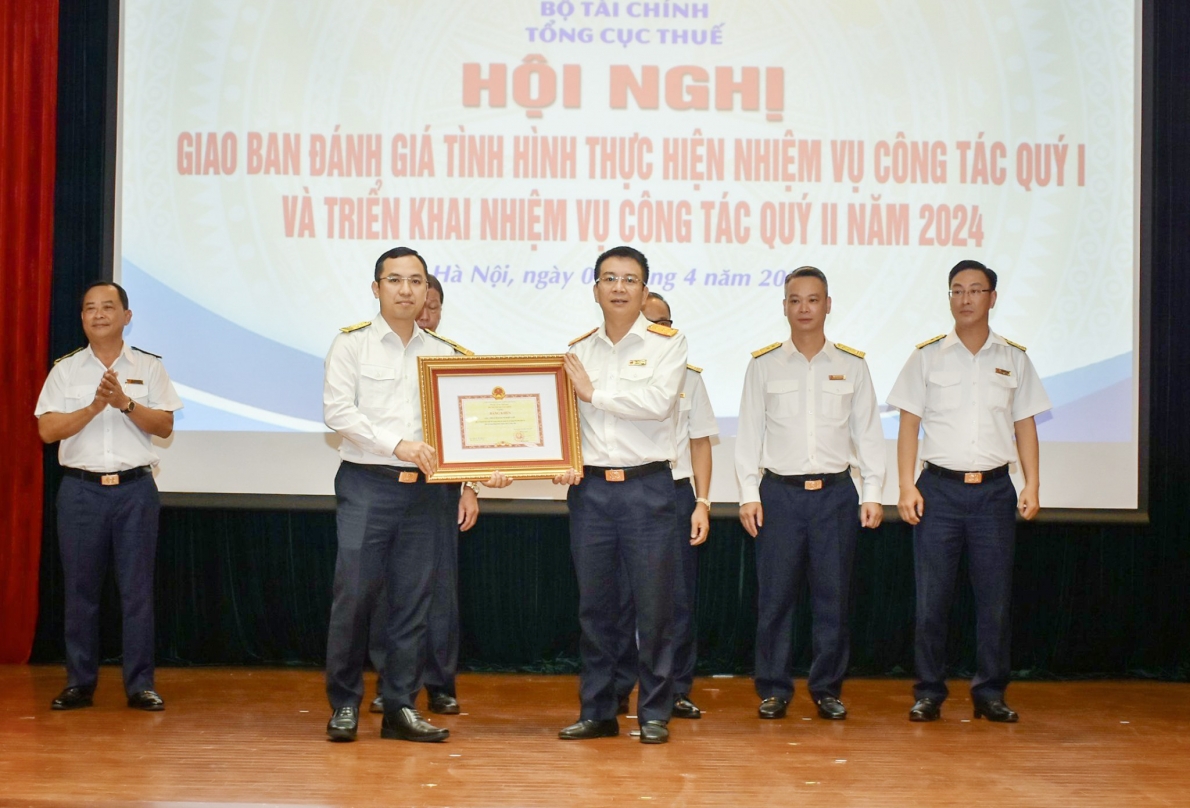 4 cá nhân, 7 tập thể thuộc Tổng cục Thuế được Bộ trưởng Bộ Tài chính tặng Bằng khen