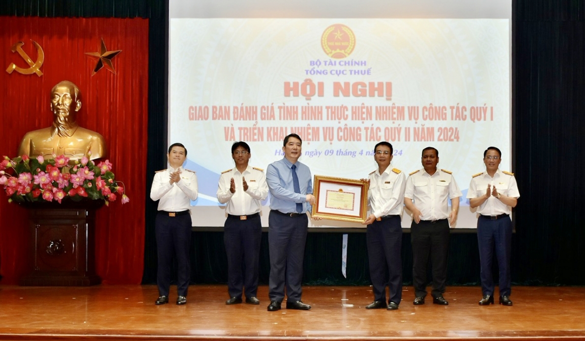 4 cá nhân, 7 tập thể thuộc Tổng cục Thuế được Bộ trưởng Bộ Tài chính tặng Bằng khen