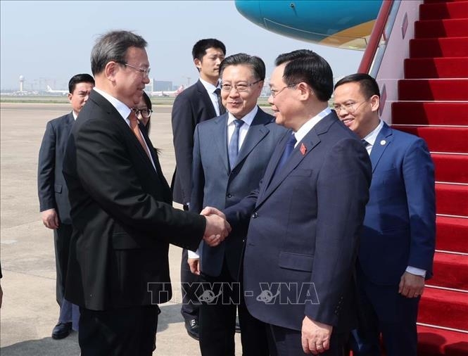 Chủ tịch Quốc hội Vương Đình Huệ thăm thành phố Thượng Hải