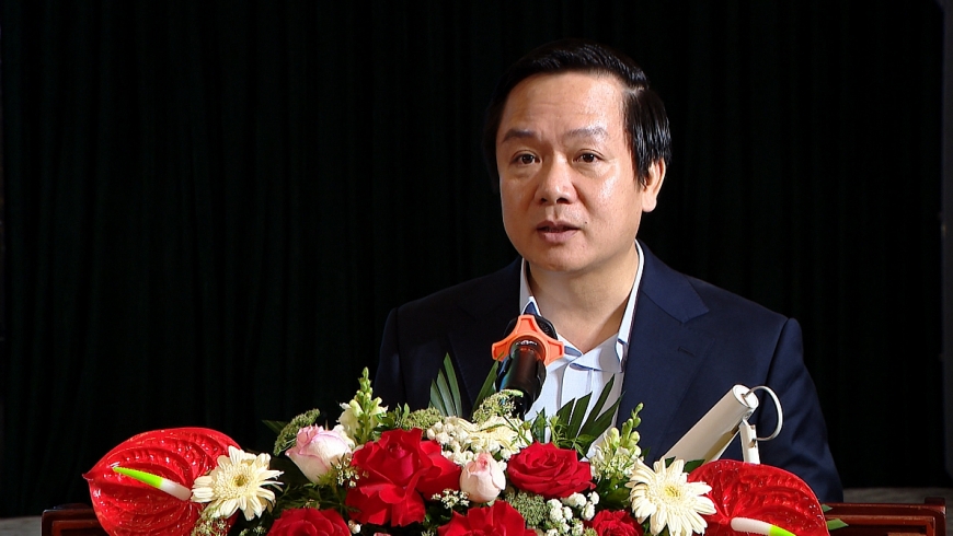  Đồng chí Chủ tịch UBND tỉnh Phạm Quang Ngọc tham luận tại Hội thảo