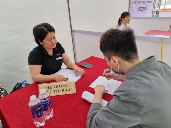 Hơn 12.000 chỉ tiêu tuyển dụng, tuyển sinh tại Phiên giao dịch việc làm Hà Đông