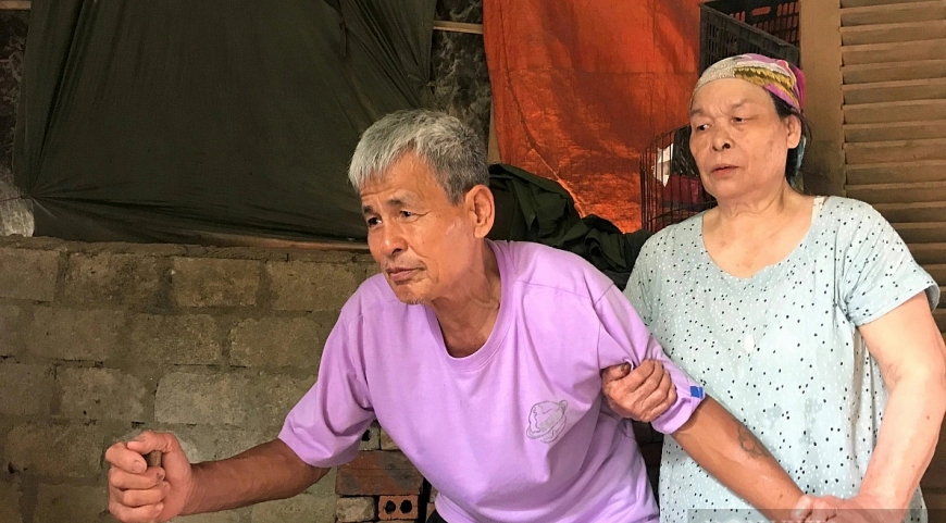 : Vợ chồng ông Nguyễn Xuân Em đang rất khó khăn