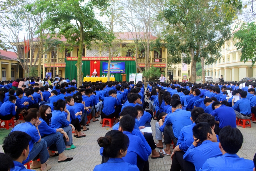 Gần 900 học sinh Thanh Hóa tham gia chương trình tư vấn hướng nghiệp