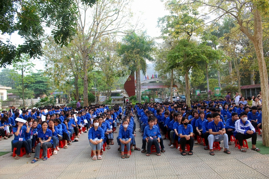 Gần 900 học sinh Thanh Hóa tham gia chương trình tư vấn hướng nghiệp