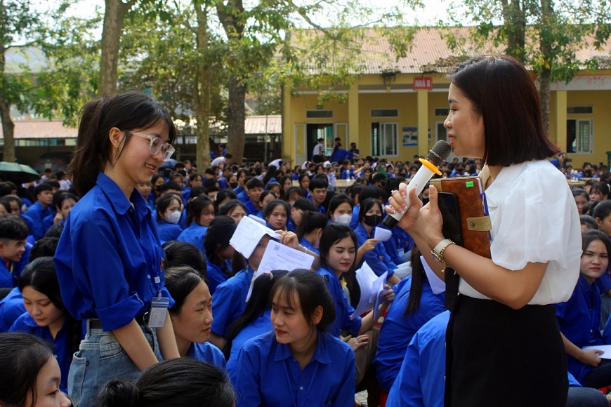 Gần 900 học sinh Thanh Hóa tham gia chương trình tư vấn hướng nghiệp