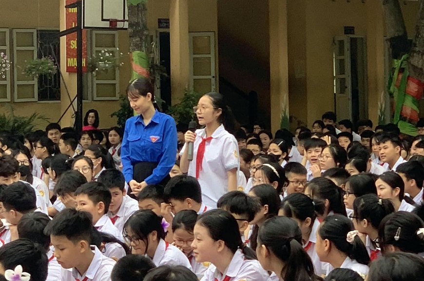 Tuyên truyền Luật giao thông, phòng ngừa tai nạn đuối nước cho học sinh