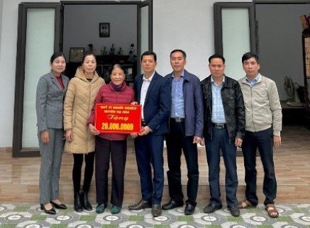 Phối hợp vận động xây 21 nhà đại đoàn kết cho NCT nghèo