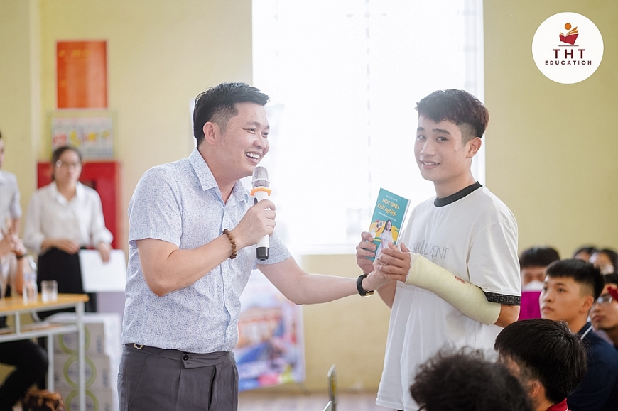 Sôi nổi chương trình tư vấn hướng nghiệp cho học sinh cuối cấp
