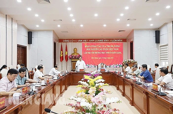 Phối hợp đẩy mạnh các hoạt động bảo vệ, chăm sóc, phát huy vai trò NCT, hỗ trợ các hoạt động của Hội NCT