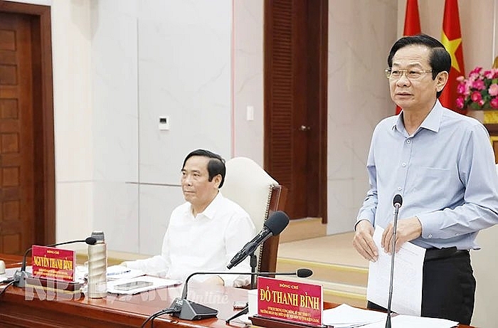 Bí thư Tỉnh ủy Kiên Giang Đỗ Thanh Bình (đứng) phát biểu tại buổi làm việc.