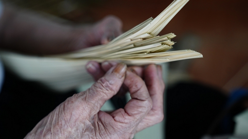 Cụ bà 94 tuổi miệt mài giữ gìn nghề làm nón