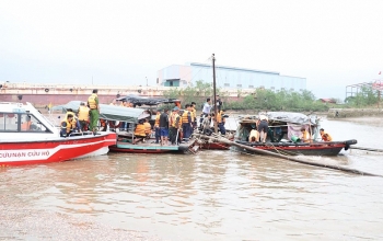 Quảng Ninh: Tìm thấy 2 nạn nhân trong vụ 4 người mất tích do lật thuyền trên sông Chanh