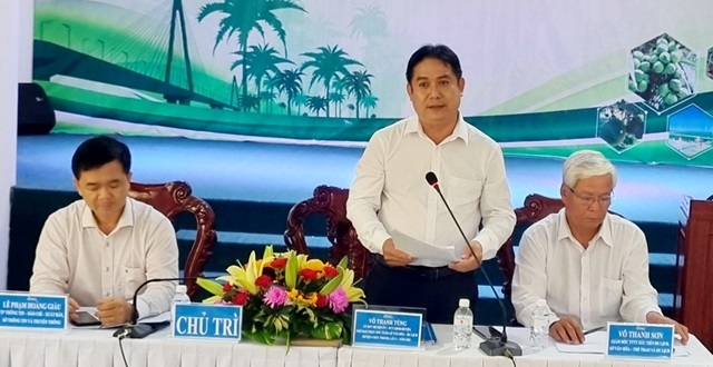 Ông Võ Thanh Tùng, Phó Chủ tịch UBND huyện thông tin thêm đến các cơ quan báo chí. 