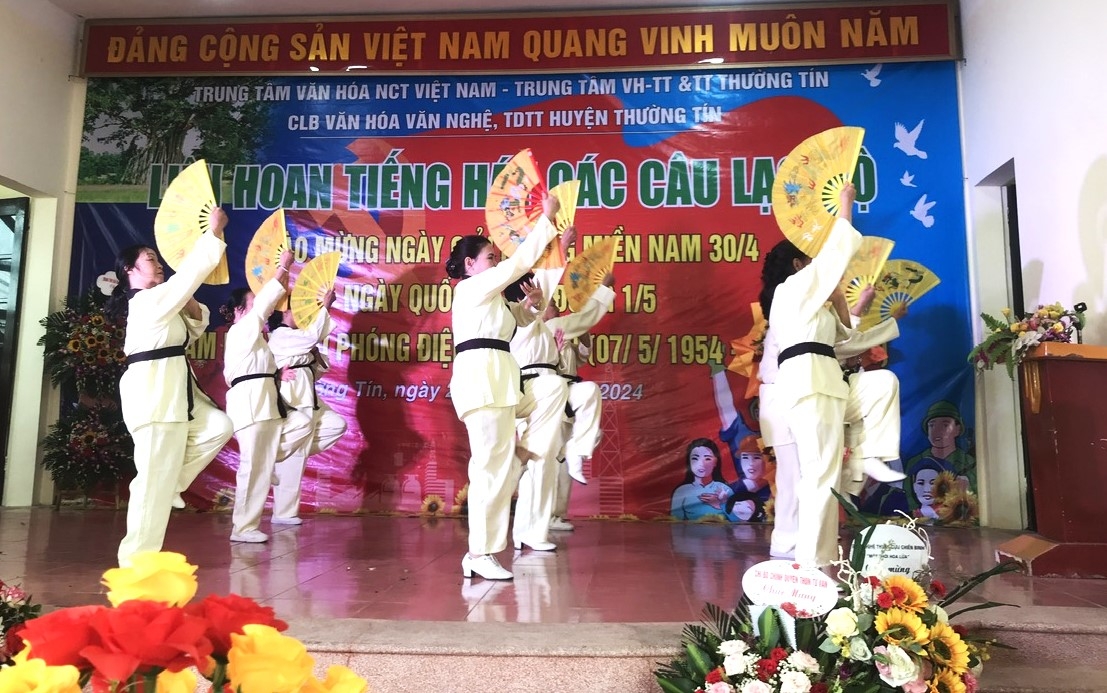 Một tiết mục tại Liên hoan tiếng hát các CLB văn hóa thể thao huyện Thường Tín