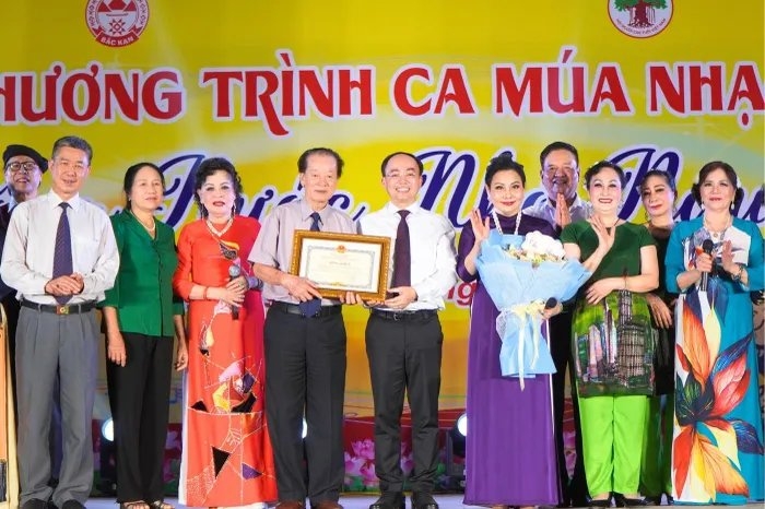 Hào khí non sông và giọng ca trẻ mãi