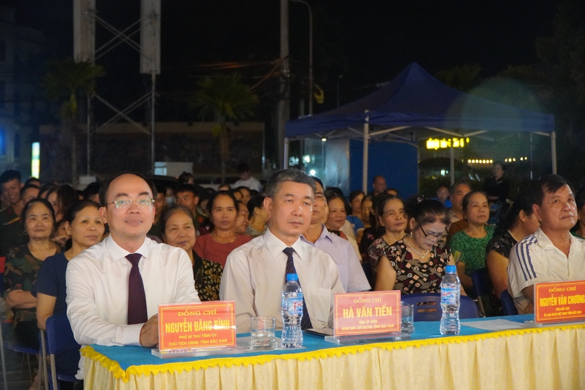 Hào khí non sông và giọng ca trẻ mãi