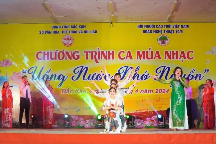 Hào khí non sông và giọng ca trẻ mãi