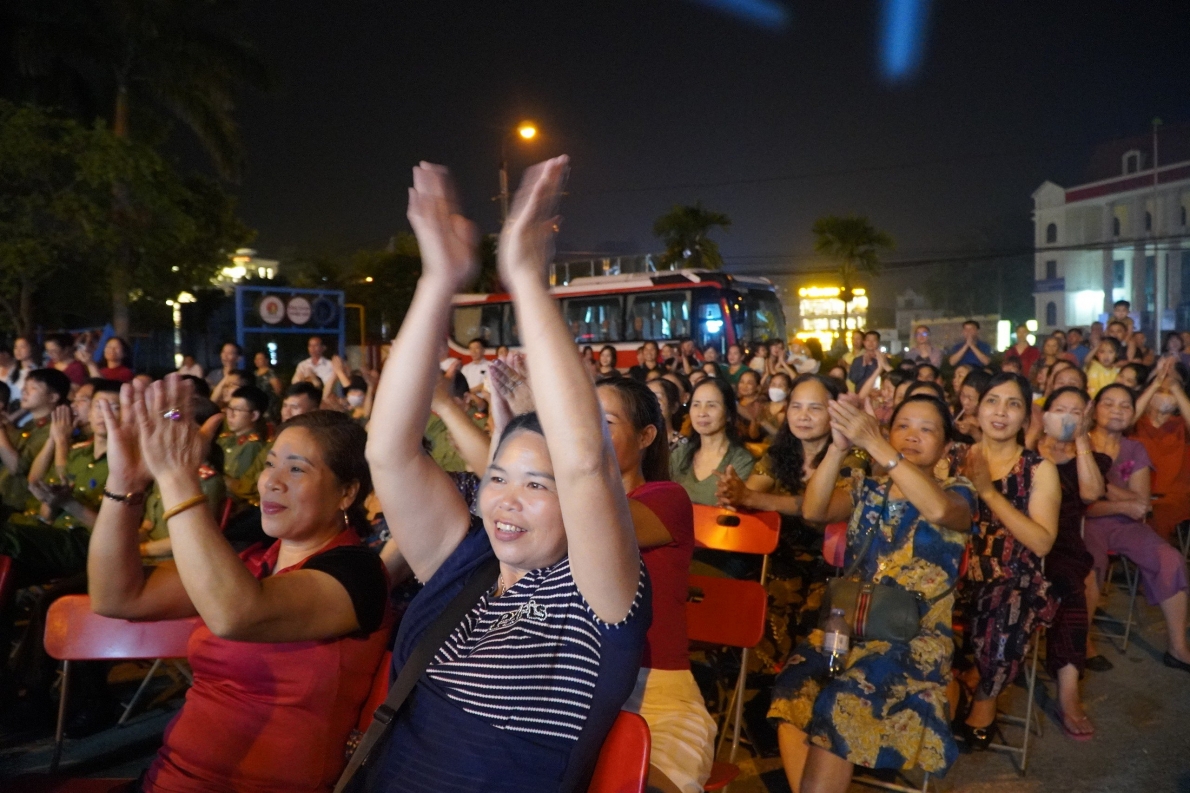 Hào khí non sông và giọng ca trẻ mãi