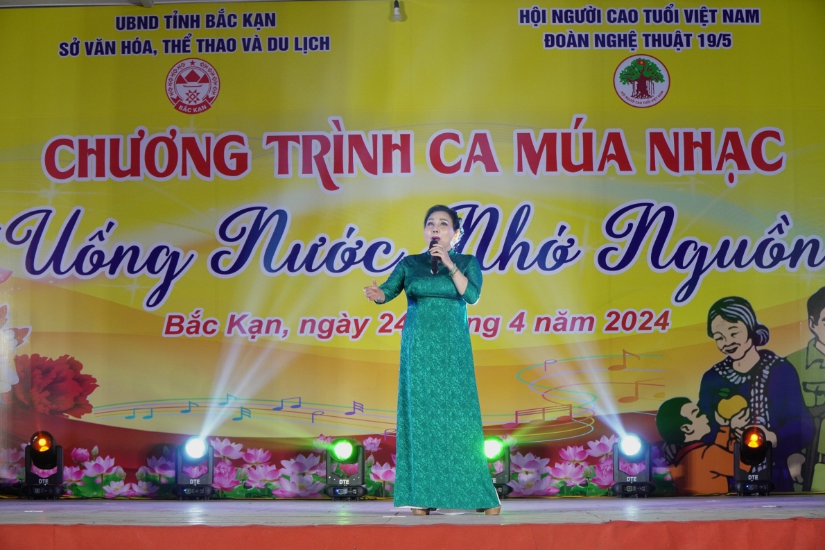 Hào khí non sông và giọng ca trẻ mãi