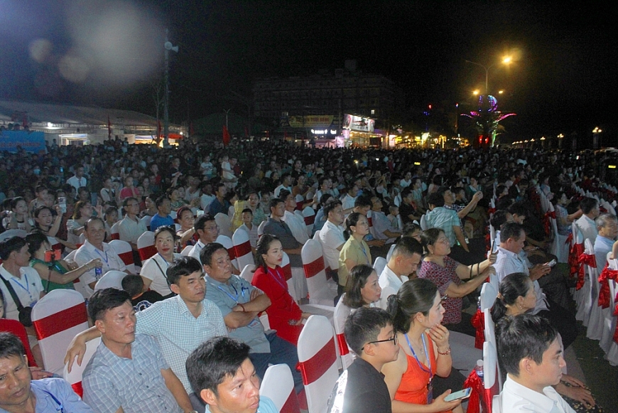 Hàng nghìn người dự khai mạc Lễ hội du lịch biển Nghi Sơn năm 2024