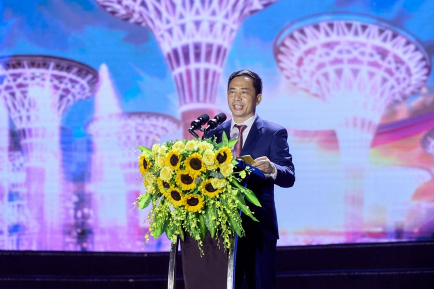 Biển người dự khai mạc Lễ hội du lịch biển Sầm Sơn 2024