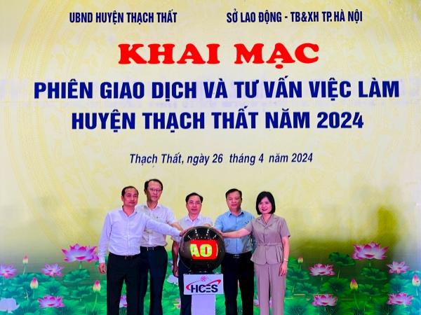 Gần 2.400 chỉ tiêu tuyển dụng, tuyển sinh tại Phiên giao dịch việc làm huyện Thạch Thất