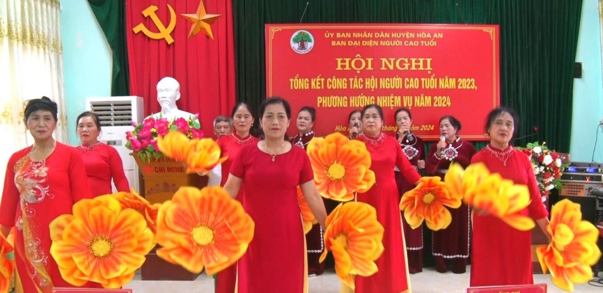 NCT huyện Hòa An nêu gương sáng làm theo lời Bác