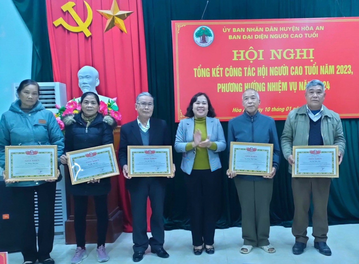 NCT huyện Hòa An nêu gương sáng làm theo lời Bác