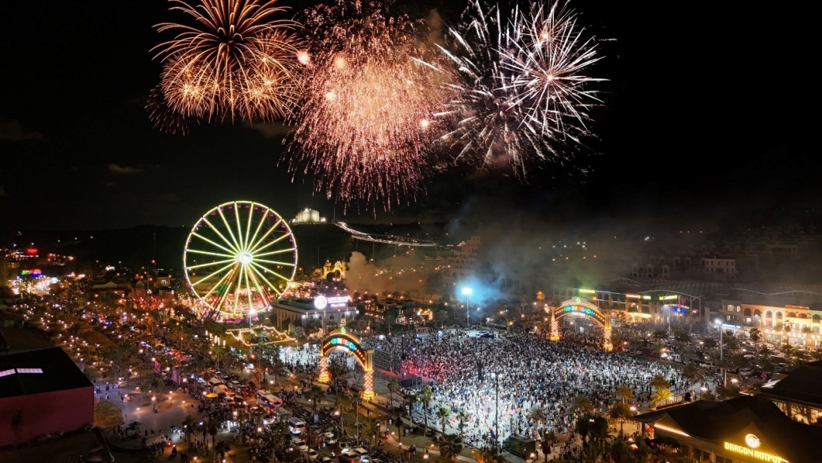 Biển người đổ về Novaworld Phan Thiet dịp lễ 30/4