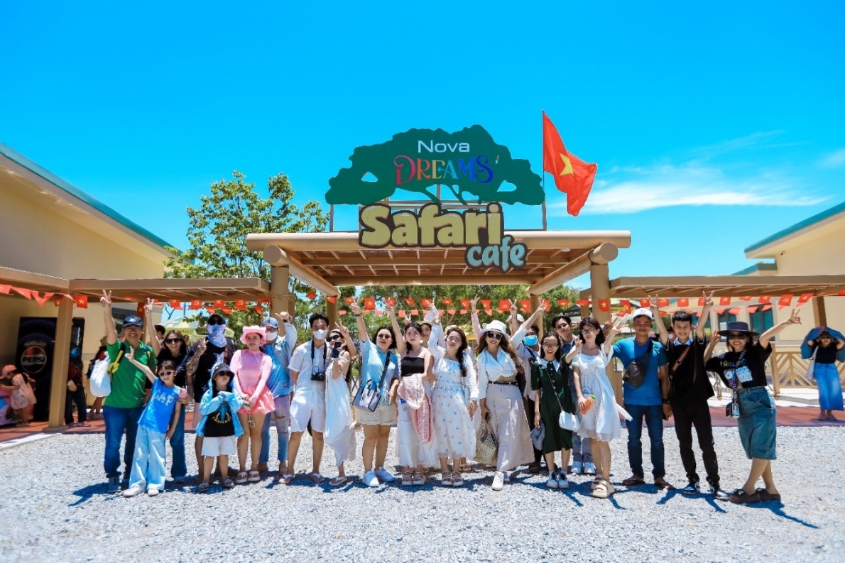 Biển người đổ về Novaworld Phan Thiet dịp lễ 30/4