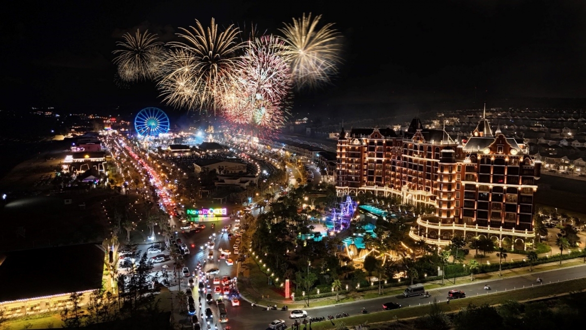 Biển người đổ về Novaworld Phan Thiet dịp lễ 30/4