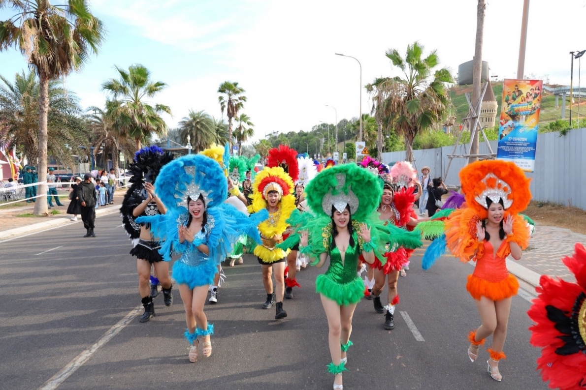 Biển người đổ về Novaworld Phan Thiet dịp lễ 30/4