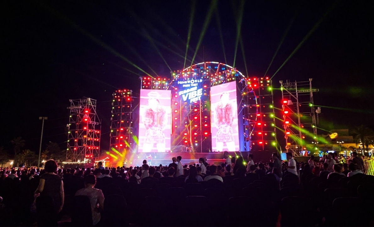 Biển người đổ về Novaworld Phan Thiet dịp lễ 30/4