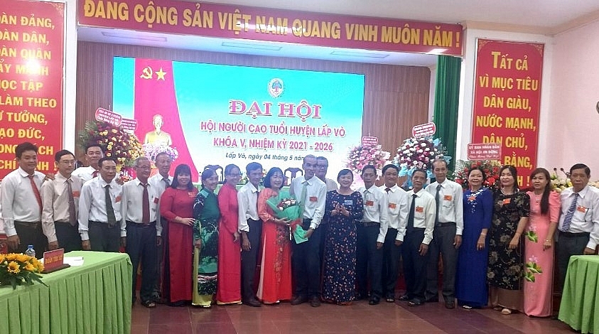 Ban chấp hành Hội NCT huyện Lấp Vò Đại hội lần thứ V nhiệm kì 2021 - 2026.