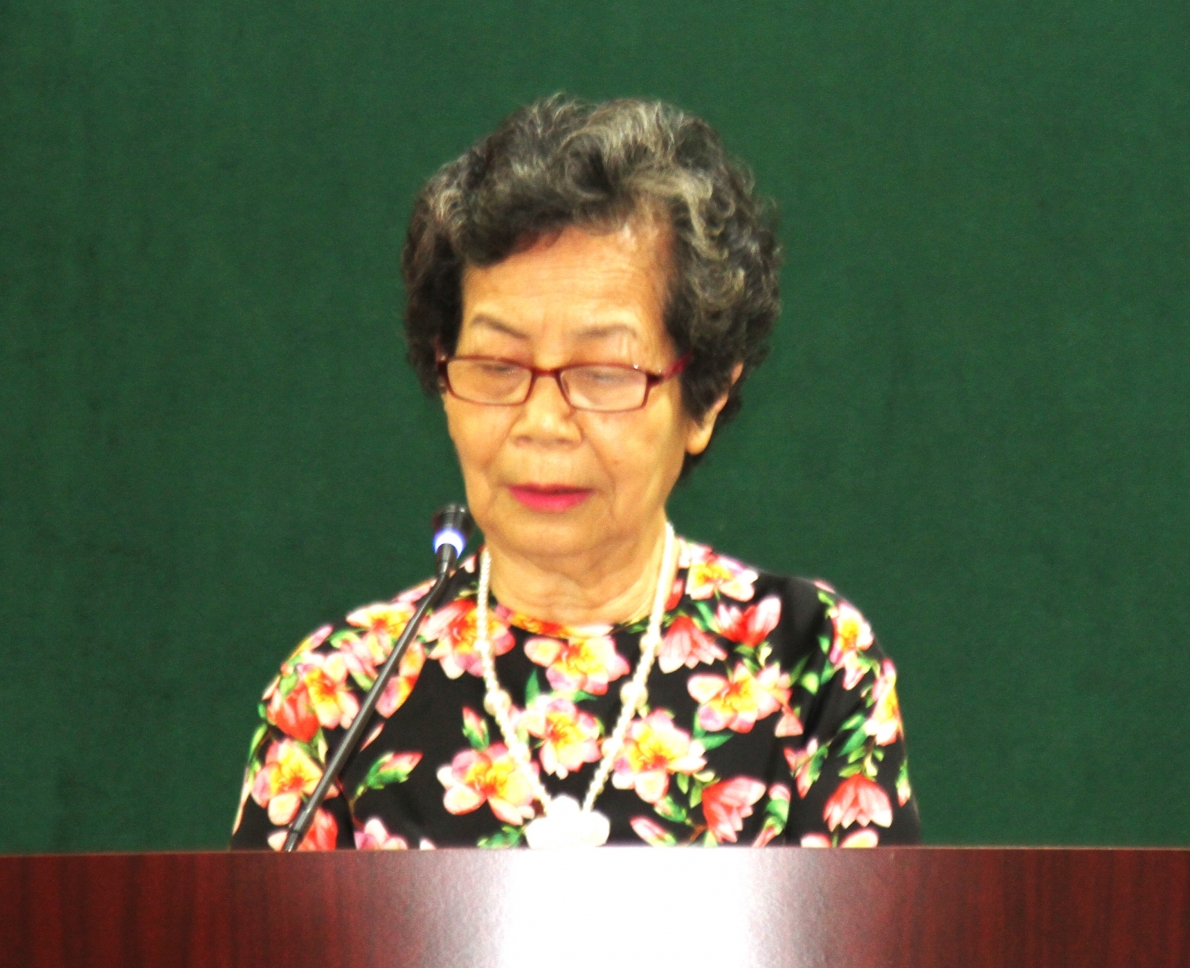 Bà Hoàng Thị Hường báo cáo tham luận tại Hội nghị gặp mặt biểu dương phụ nữ cao tuổi tiêu biểu trong các phong trào thi đua yêu nước TP Hà Nội giai đoạn 2019-2024