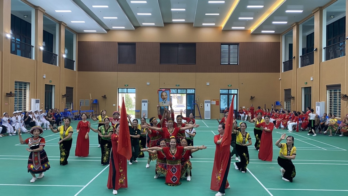 Bài thi dân vũ của  phường Hồng Thái