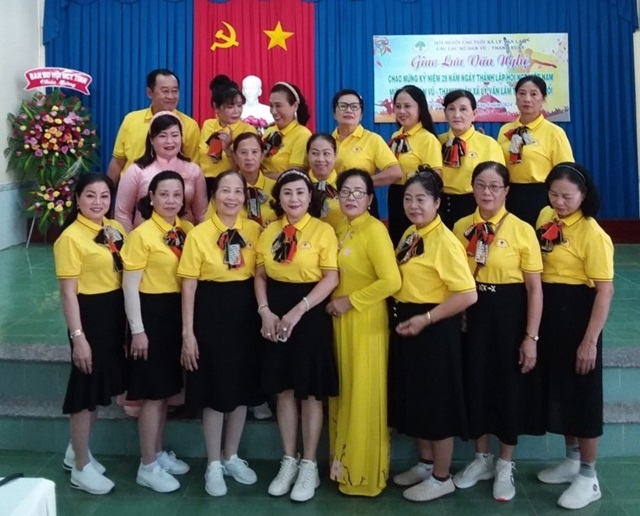 Câu lạc bộ  Liên thế hệ Dân Vũ Thanh Xuân NCT TP Cà Mau, tổ chức giao lưu văn nghệ cho NCT trên địa bàn TP Cà Mau.