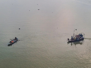 Bắc Ninh: Công an vào cuộc vụ 2 nữ sinh lớp 9 nghi nhảy cầu tự tử trên sông Đuống