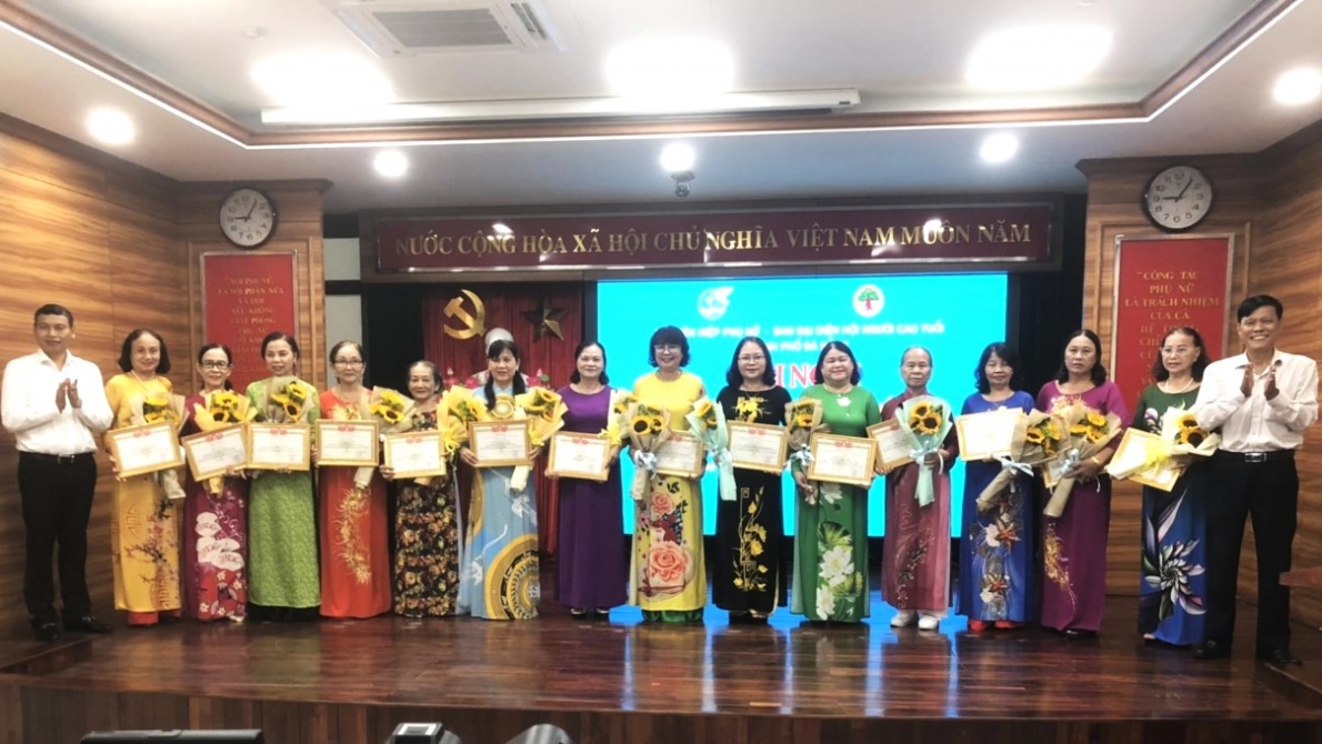 Phụ nữ cao tuổi chung tay xây dựng gia đình văn hóa, ấm no, hạnh phúc