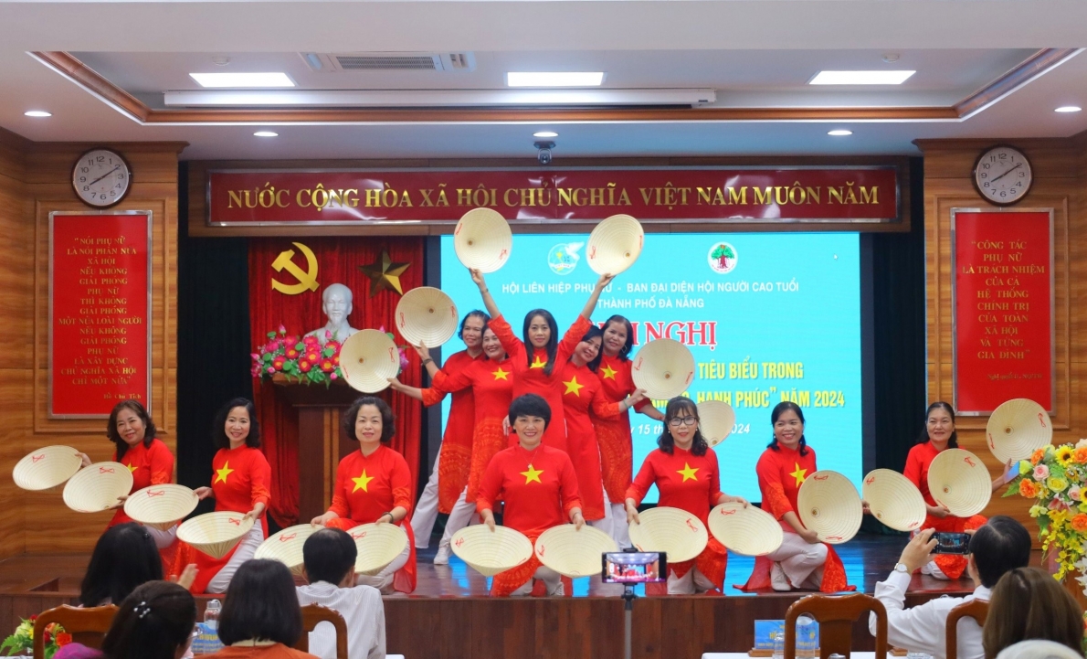 Phụ nữ cao tuổi chung tay xây dựng gia đình văn hóa, ấm no, hạnh phúc