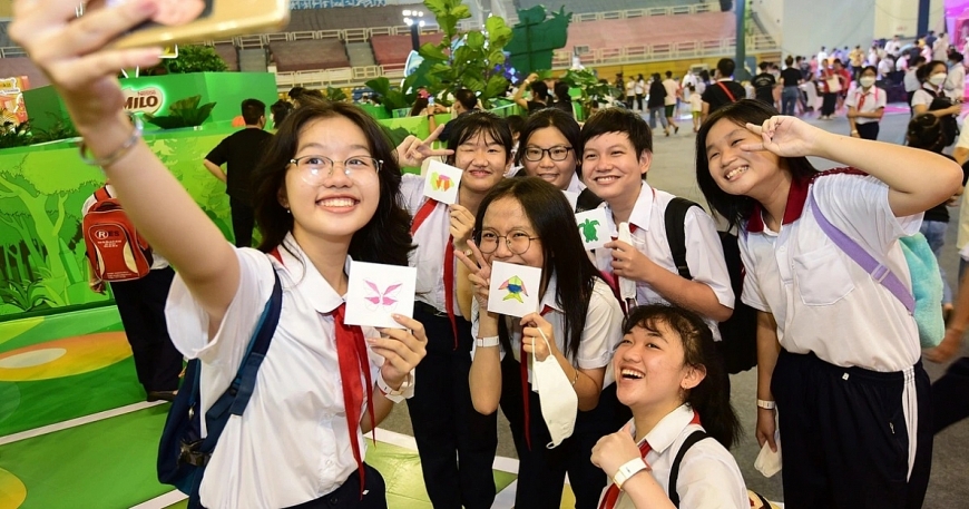 Hãy yêu thương “thế giới ngày mai”