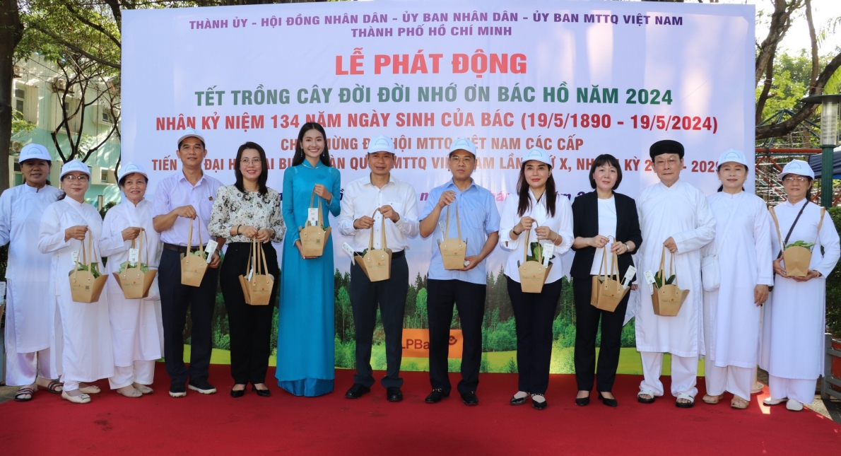 TP. Hồ Chí Minh: Trồng cây “Vì một Việt Nam xanh”