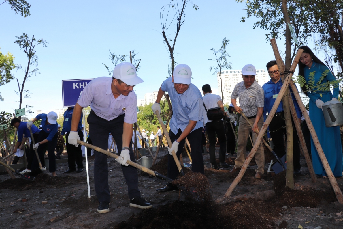 TP. Hồ Chí Minh: Trồng cây “Vì một Việt Nam xanh”