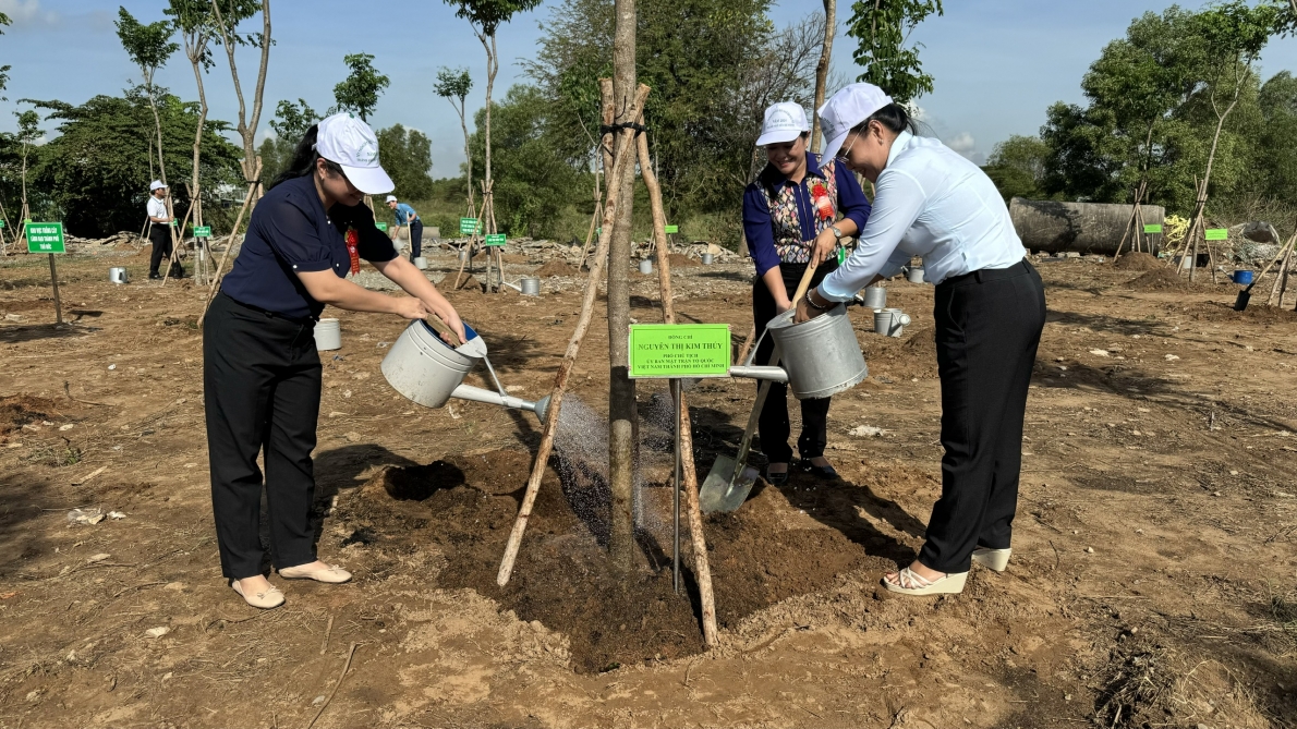 TP. Hồ Chí Minh: Trồng cây “Vì một Việt Nam xanh”