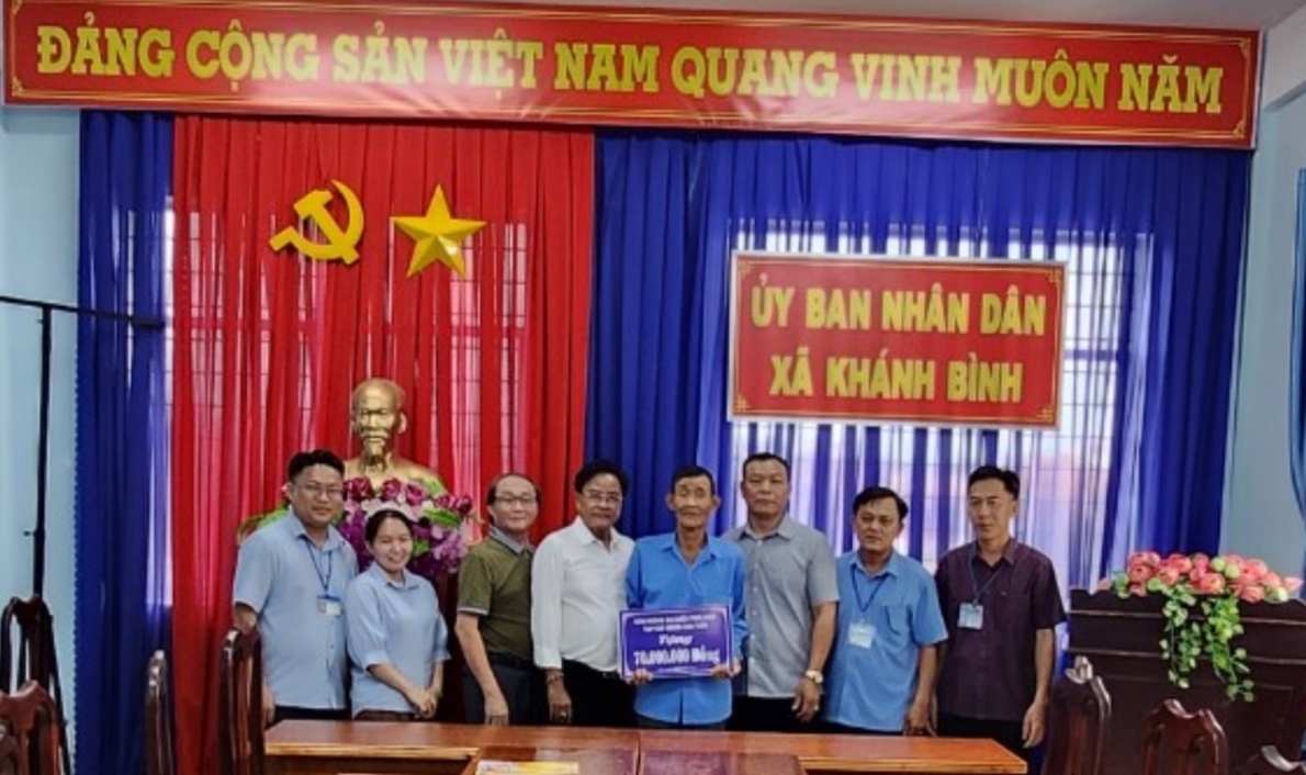 Tạp chí Người cao tuổi trao 70 triệu đồng xây nhà ở cho NCT xã Khánh Bình