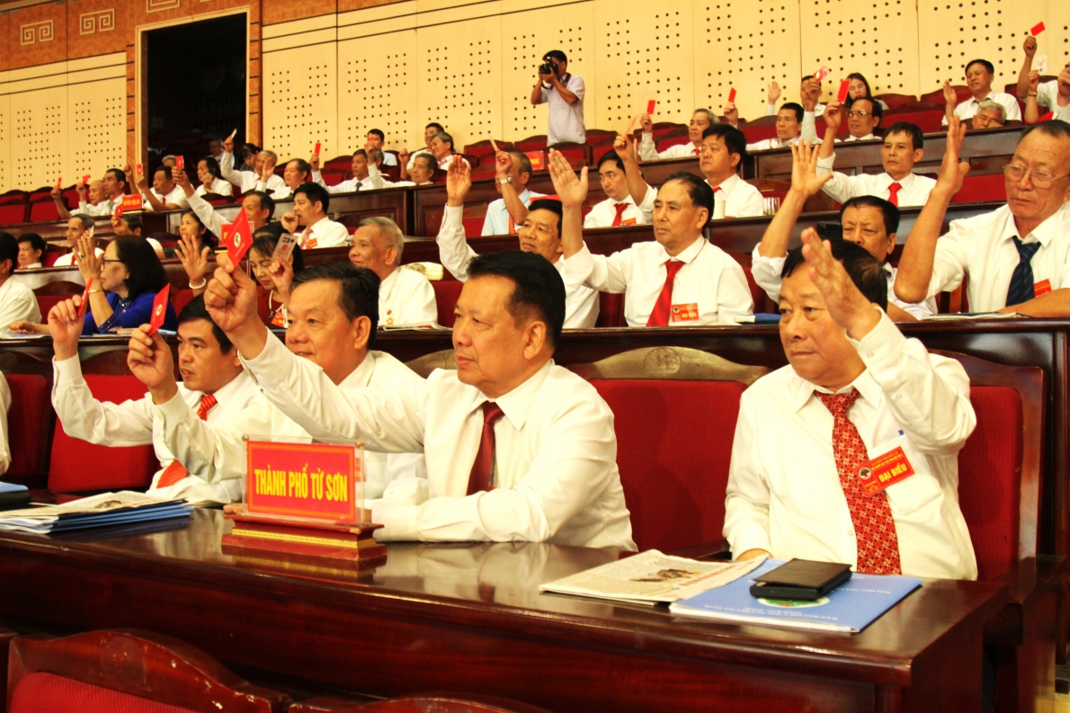 Các đại biểu thực hiện quyền bầu cử tại Đại hội