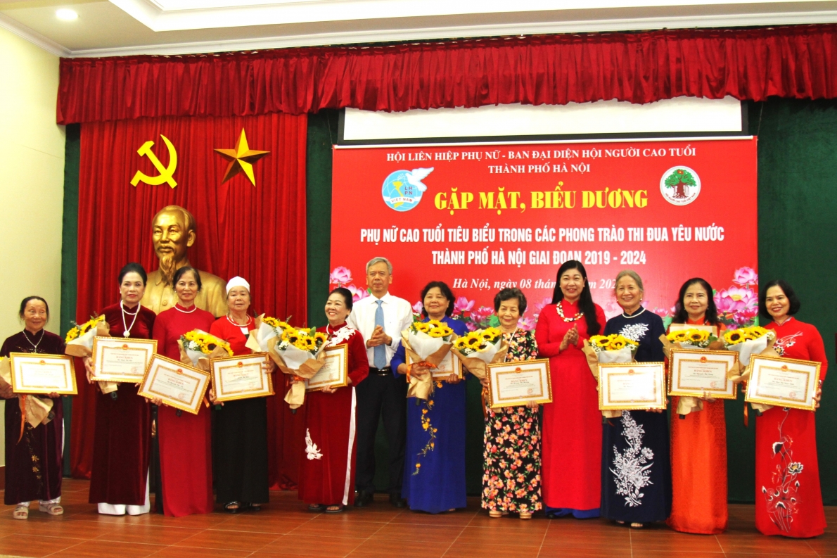 Tuổi cao vẫn nhiệt huyết với các phong trào