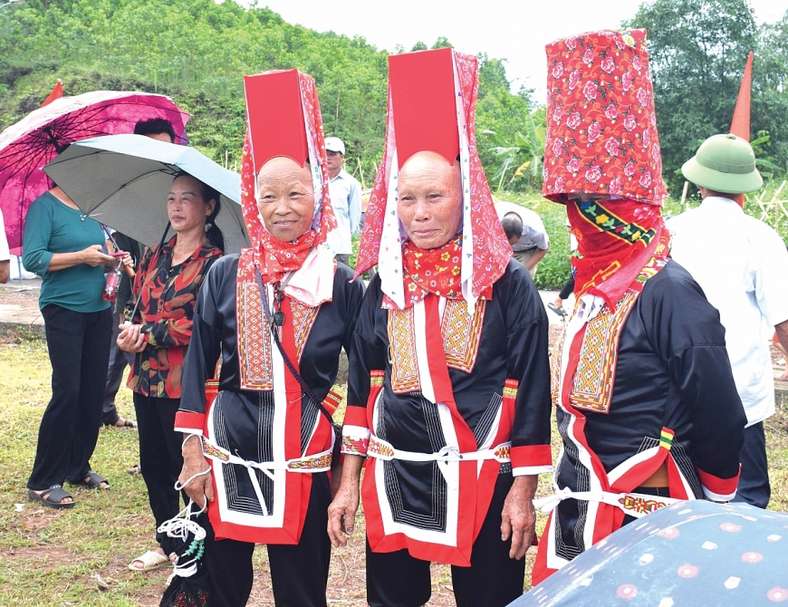 Nhiều NCT cũng đến Hội Kiêng Gió.